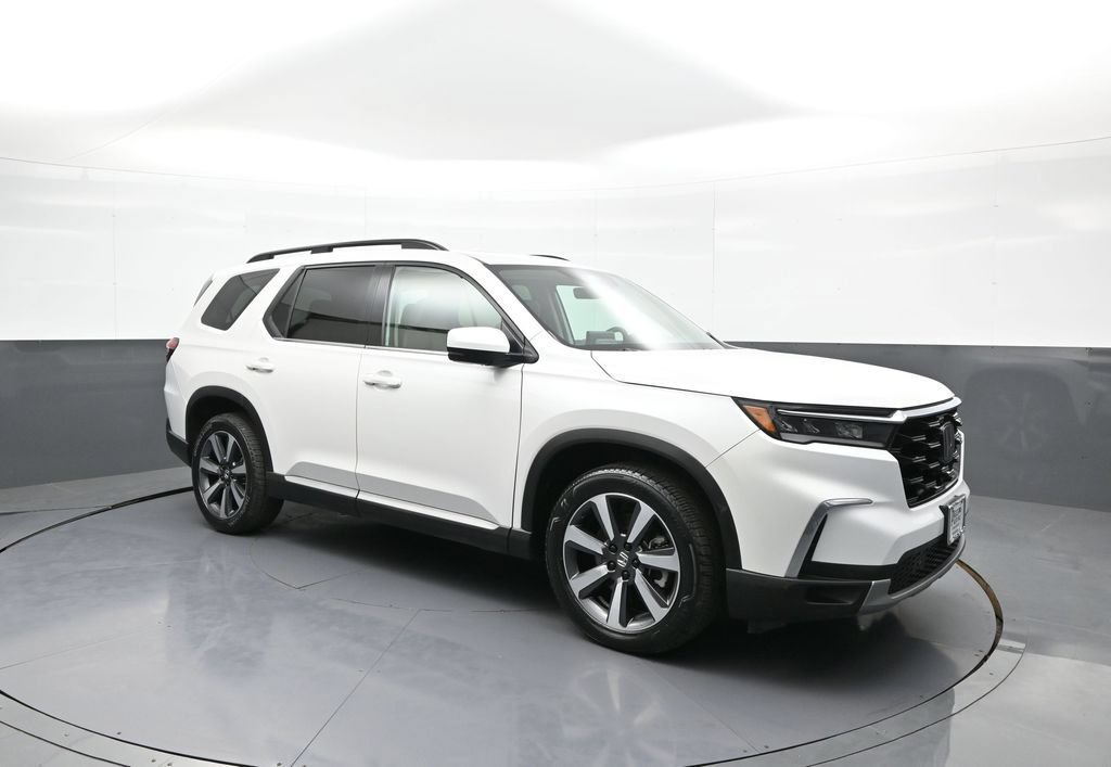 Certified 2024 Honda Pilot Touring image 4