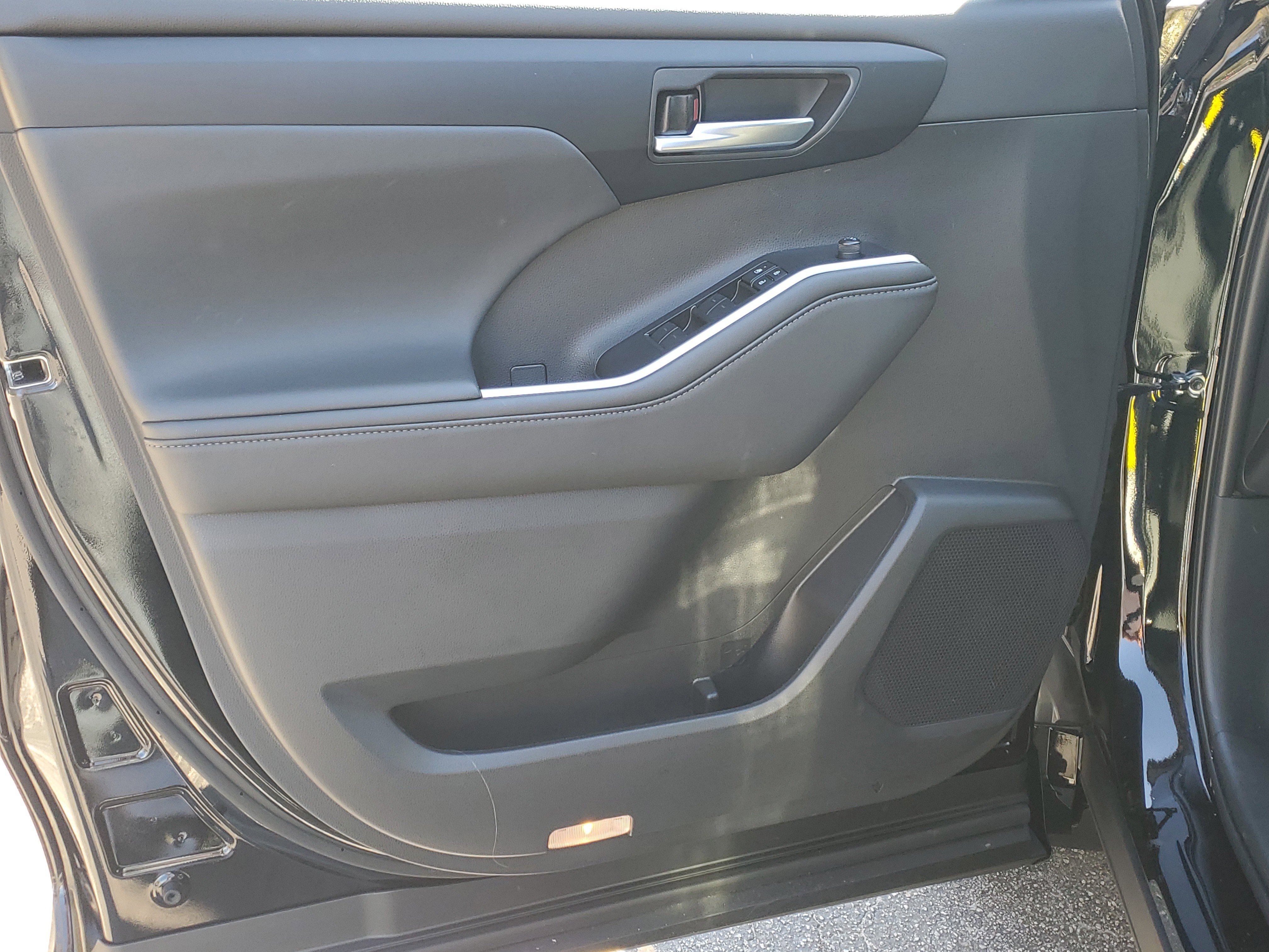 Used 2026 Toyota Highlander XLE image 18