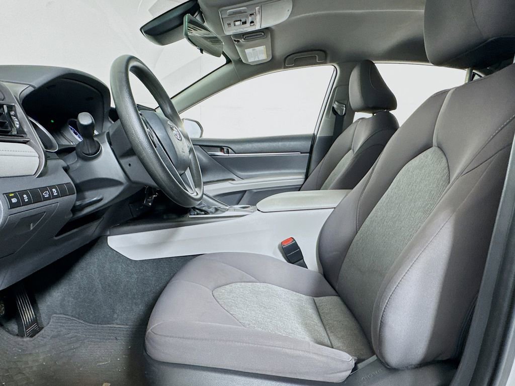 Used 2022 Toyota Camry LE FWD image 9