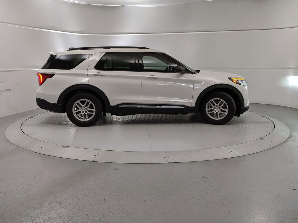New 2025 Ford Explorer Active image 2