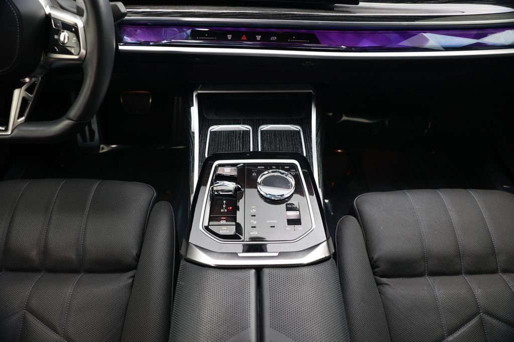 Used 2023 BMW 740i w/ Executive Package RWD image 29