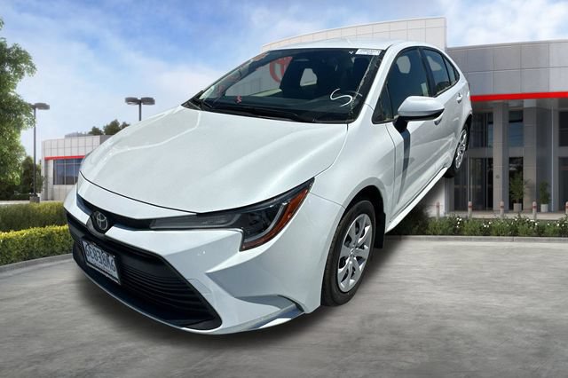 Used 2026 Toyota Corolla LE FWD image 3