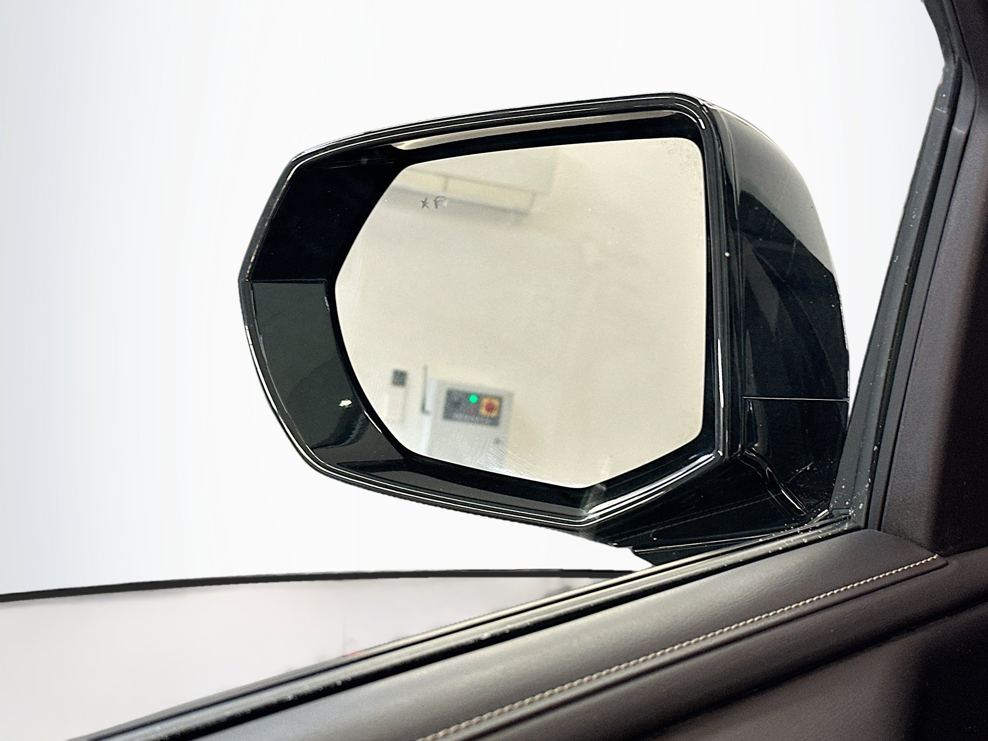 Used 2024 GMC Yukon SLT image 16