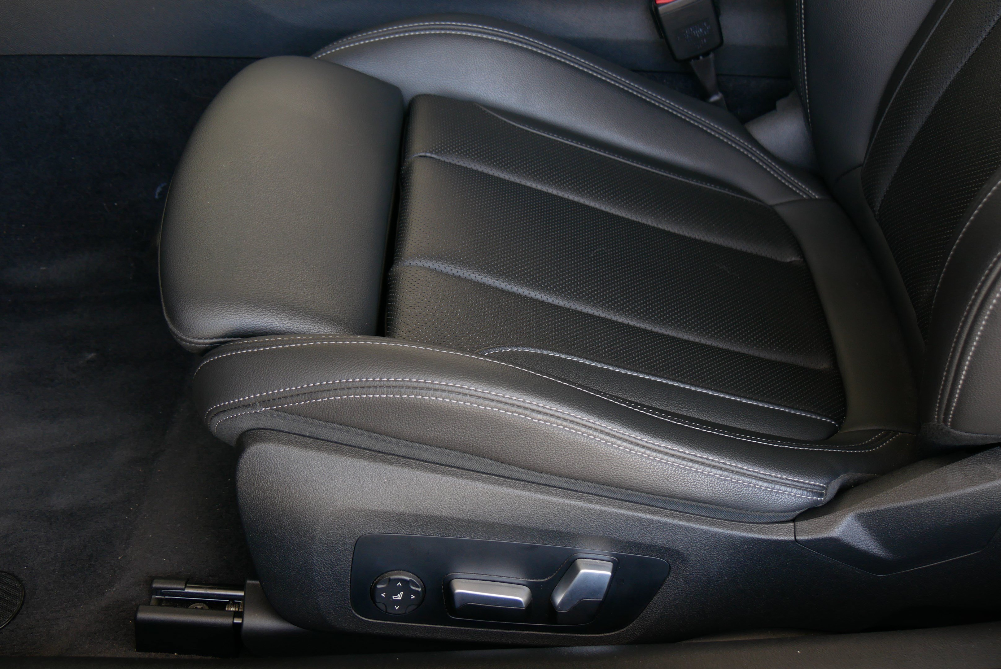 Used 2022 BMW 430i Coupe w/ M Sport Package RWD image 27