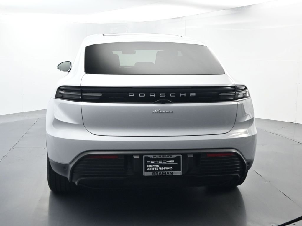 Certified 2025 Porsche Macan Electric image 13