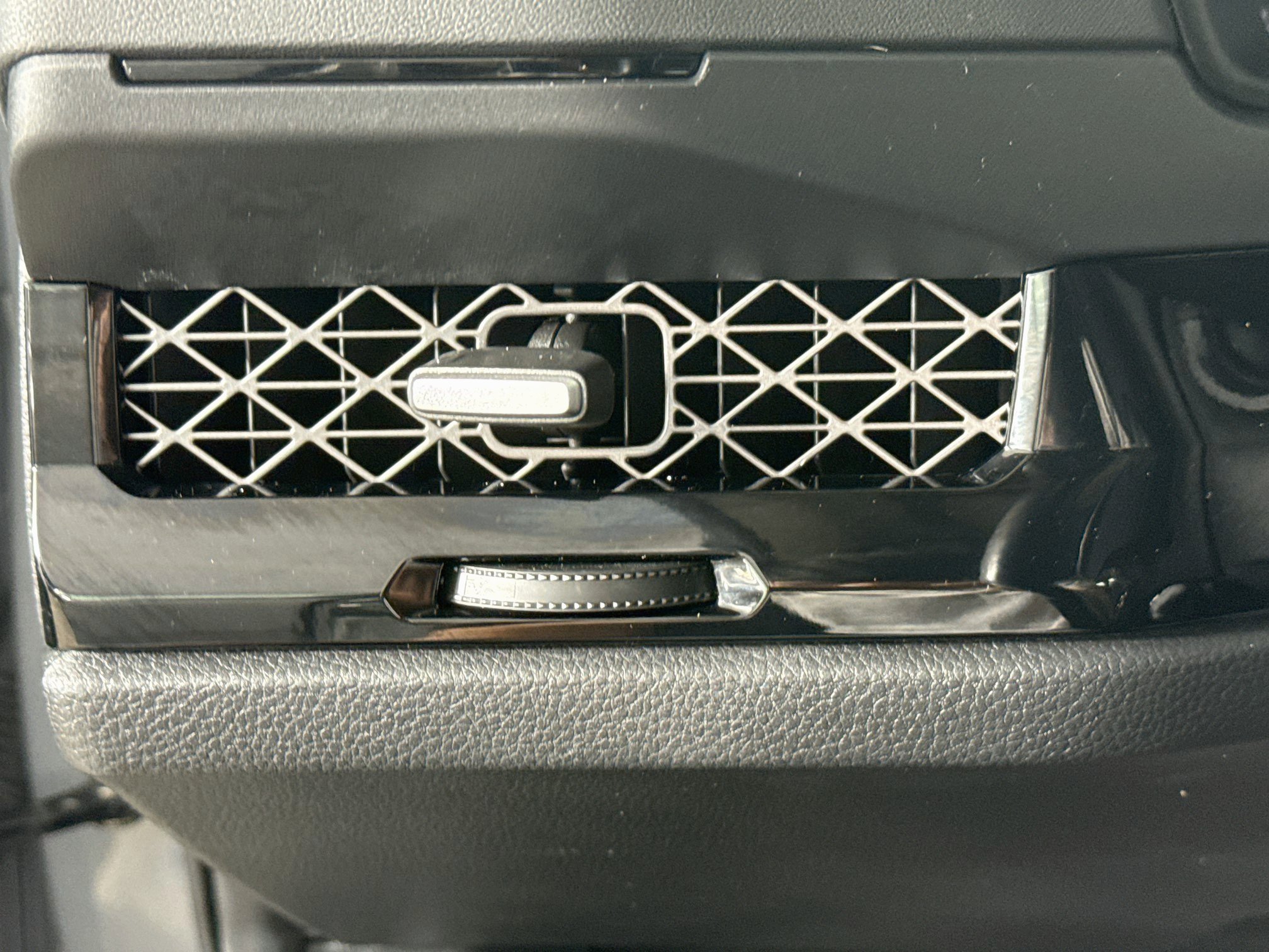 Used 2024 Honda Accord EX-L image 9