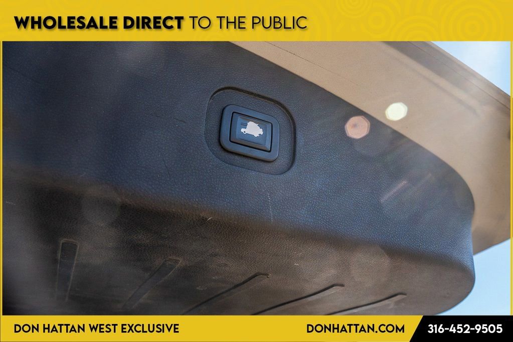 Used 2017 Chevrolet Equinox Premier w/ Enhanced Convenience Package AWD/4WD image 28