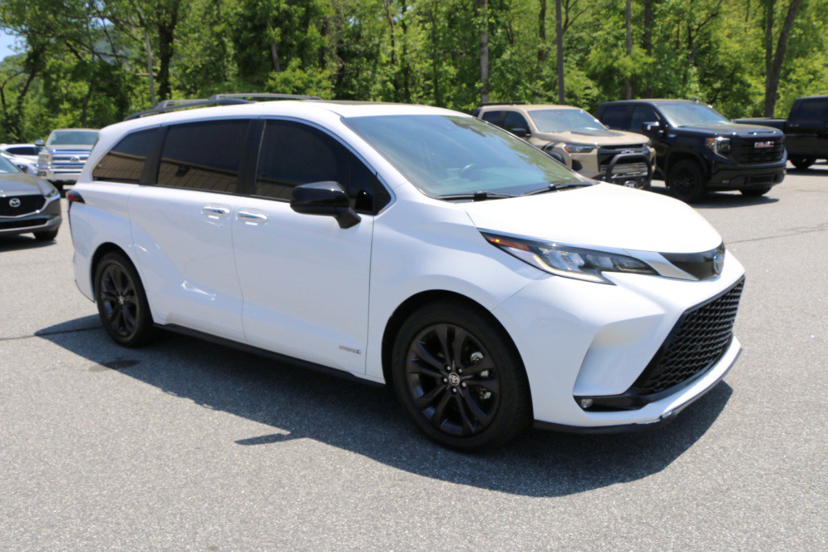 Used 2021 Toyota Sienna XSE FWD image 10
