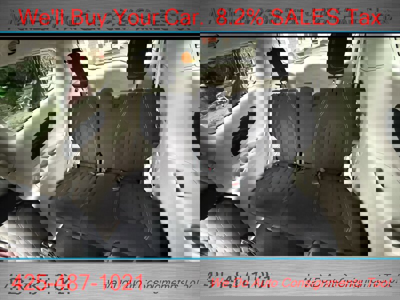 Used 2023 Chrysler Voyager LX image 13