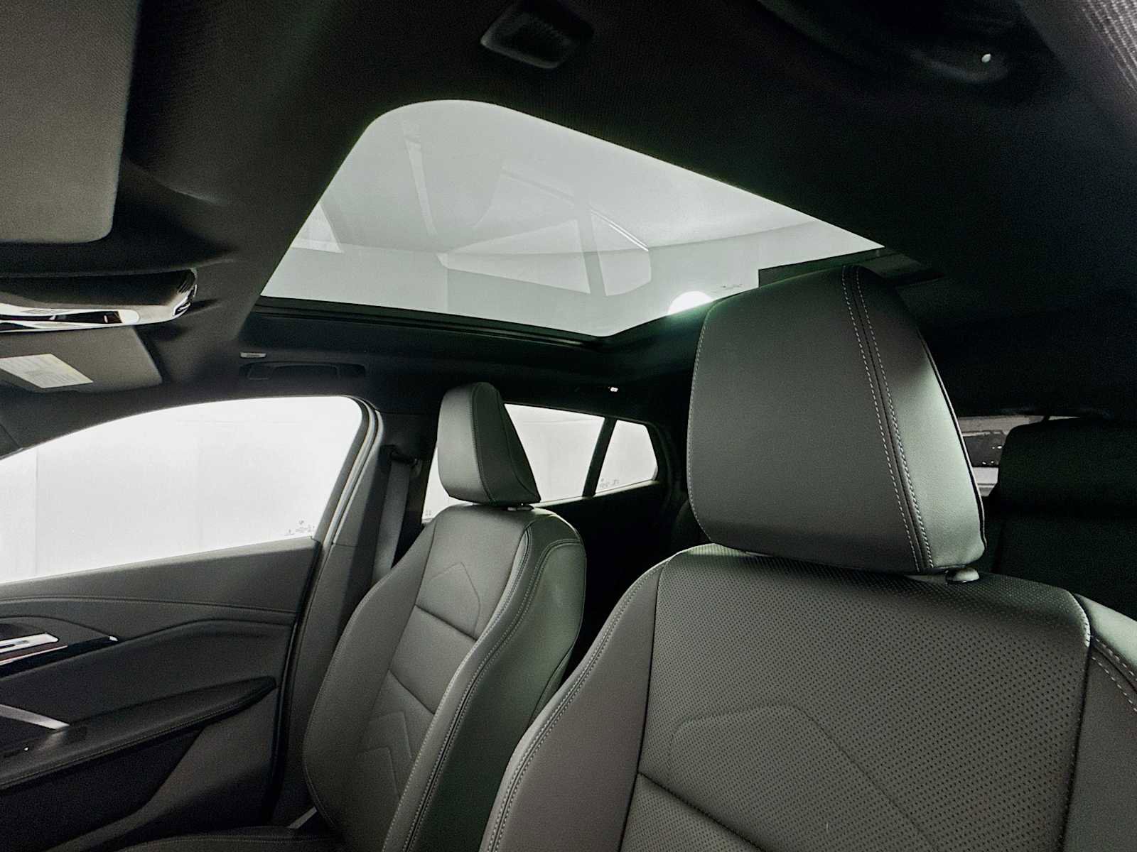 Used 2025 BMW X2 xDrive28i w/ Premium Package image 23