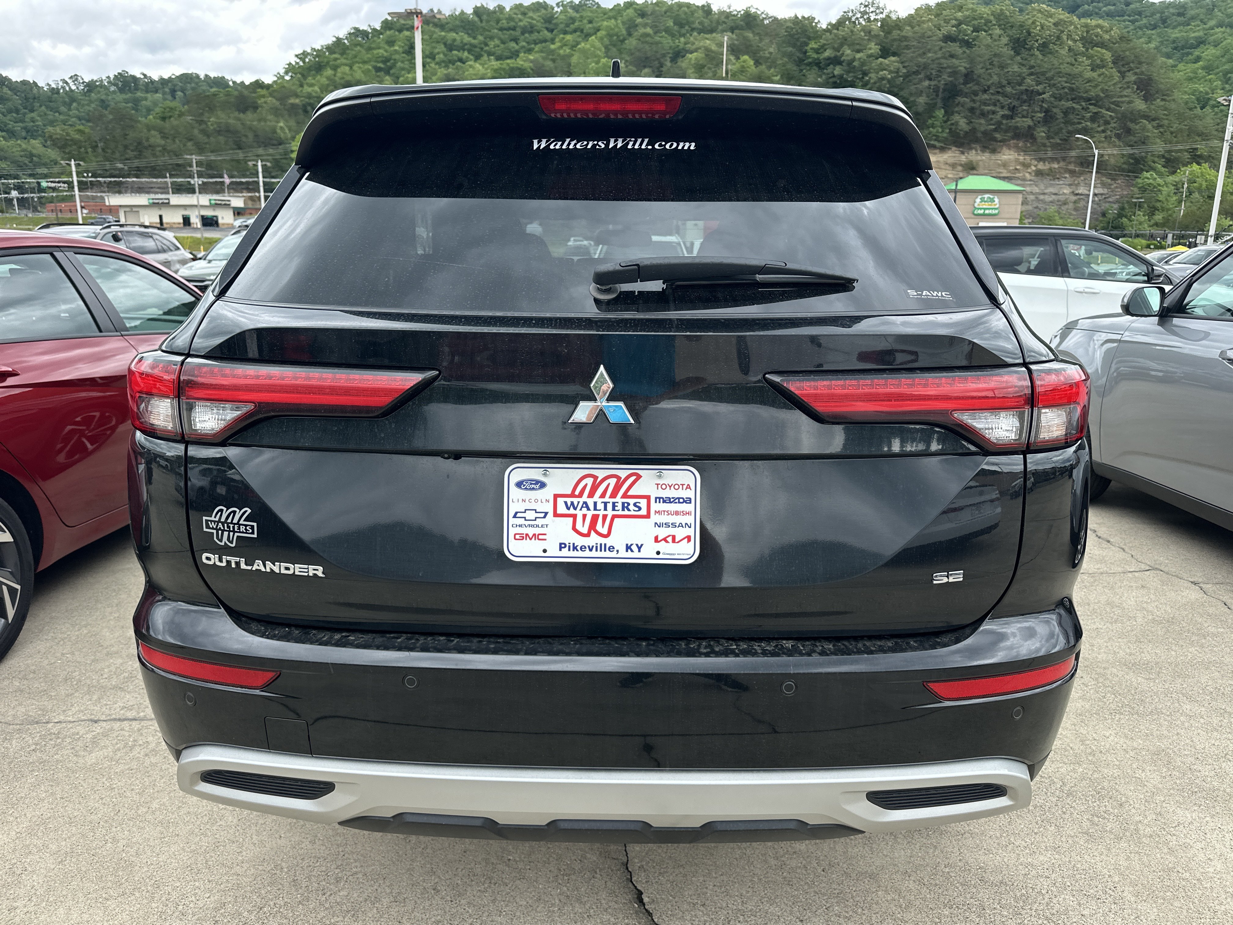 Used 2024 Mitsubishi Outlander SE AWD/4WD image 3
