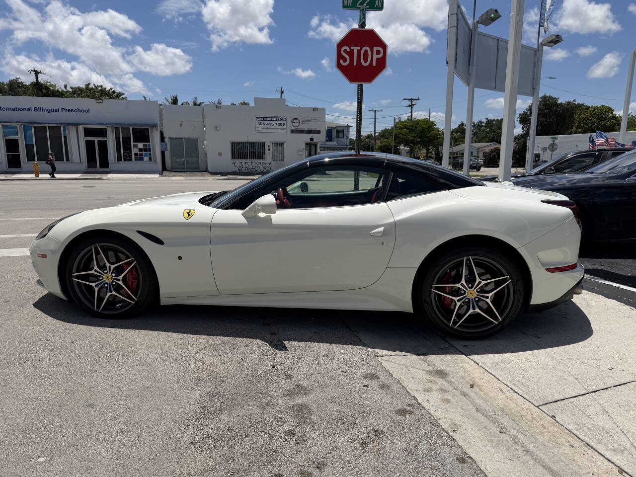 Used 2015 Ferrari California T RWD image 9