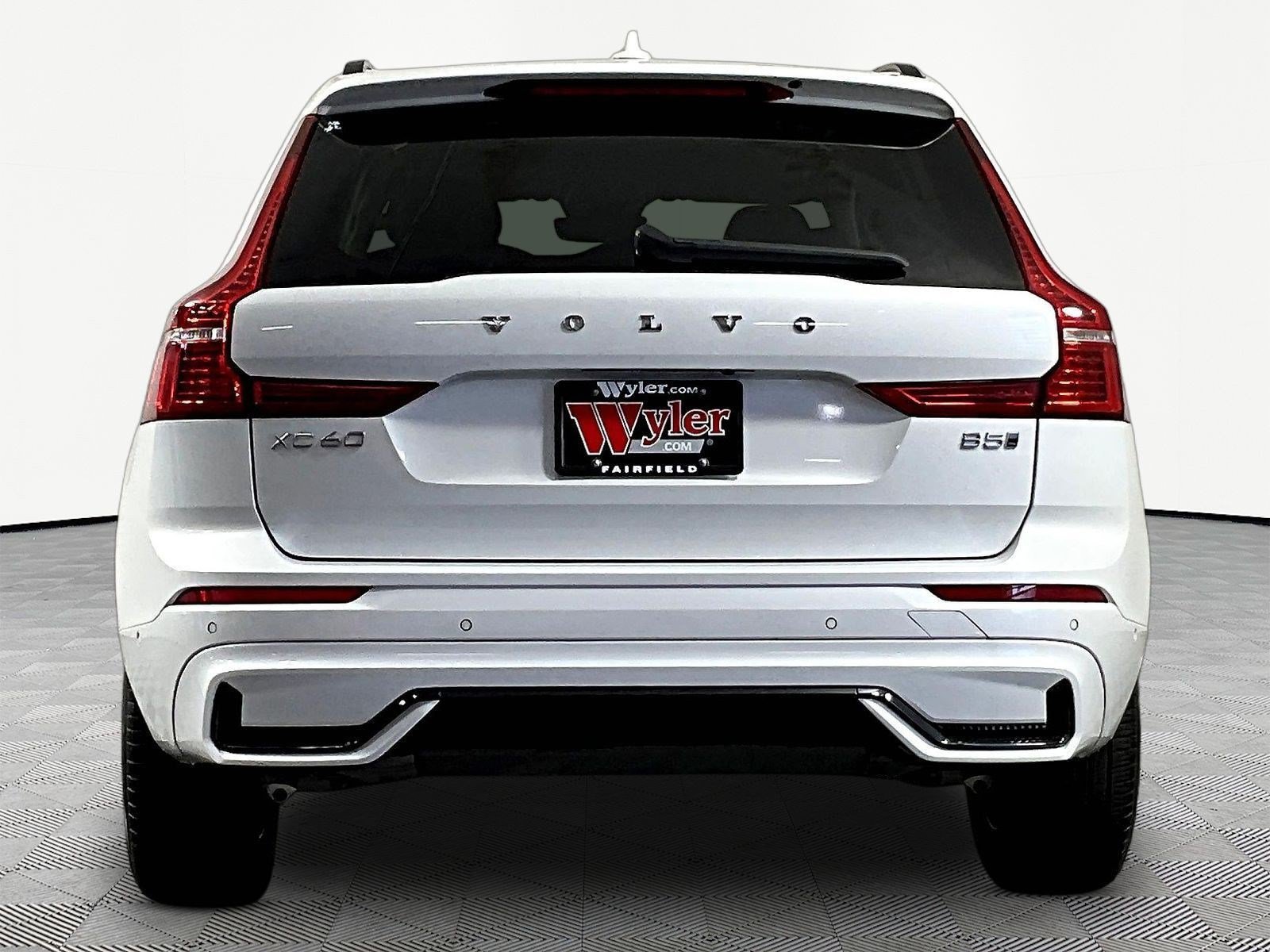 Used 2023 Volvo XC60 B5 Plus AWD/4WD image 5