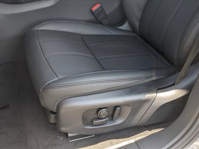 Used 2025 Land Rover Range Rover Evoque S image 3