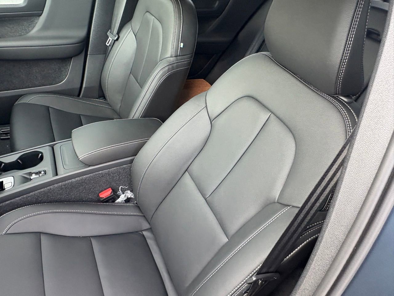 New 2026 Volvo XC40 B5 Core w/ Climate Package image 19