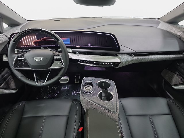 New 2027 Cadillac Optiq Luxury w/ LPO, Floor Liner Package AWD/4WD image 9