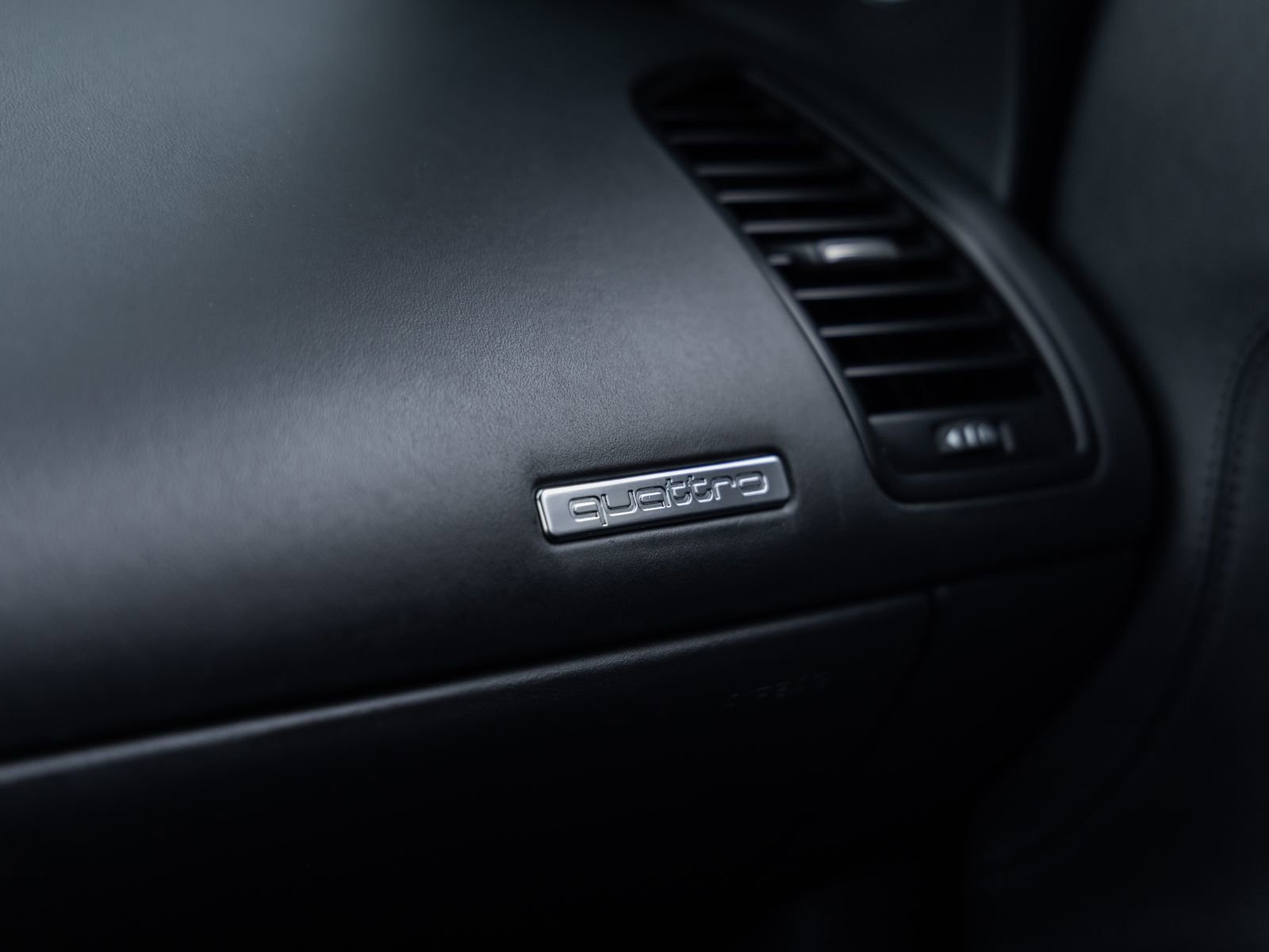 Used 2011 Audi R8 V10 AWD/4WD image 32