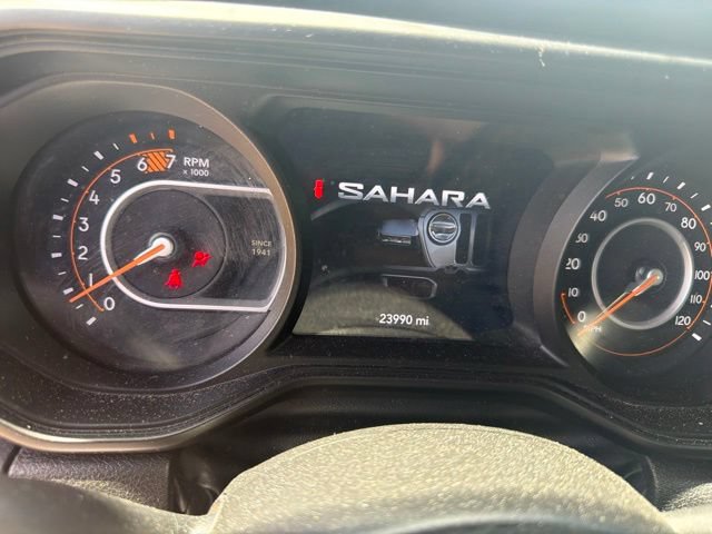 Used 2025 Jeep Wrangler Unlimited Sahara w/ Safety Group AWD/4WD image 4