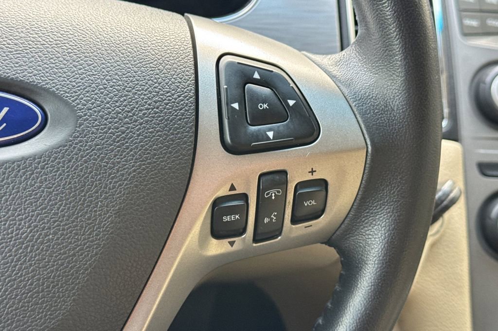 Used 2015 Ford Taurus SEL FWD image 27