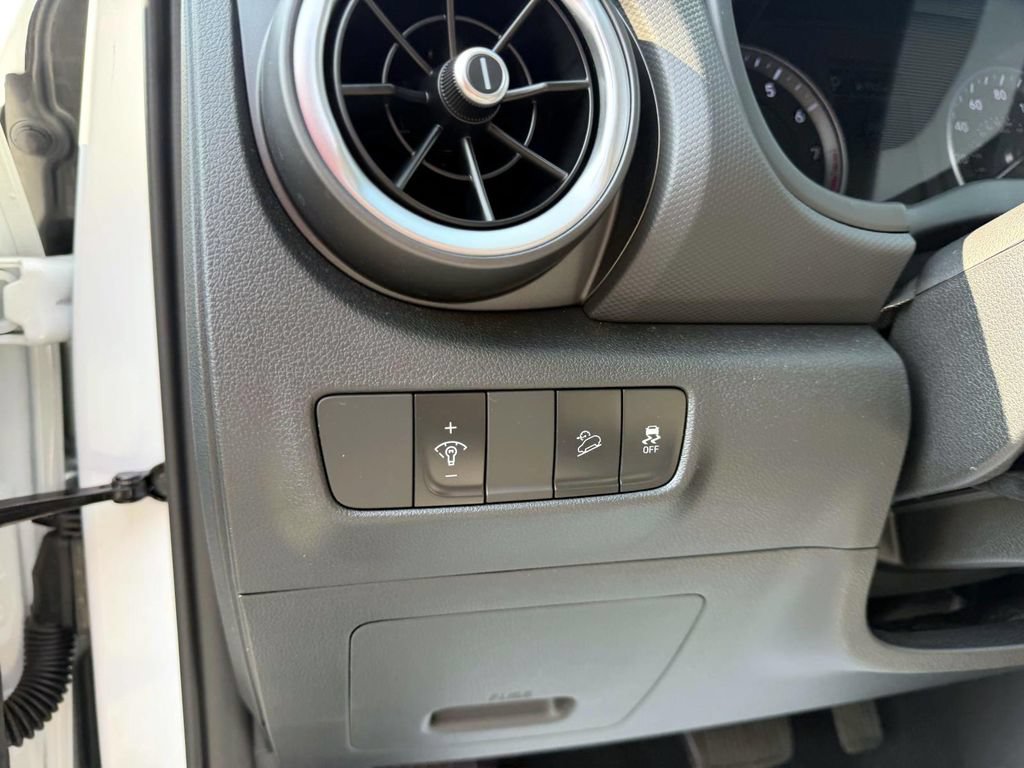 Certified 2023 Hyundai Kona SE AWD/4WD image 19