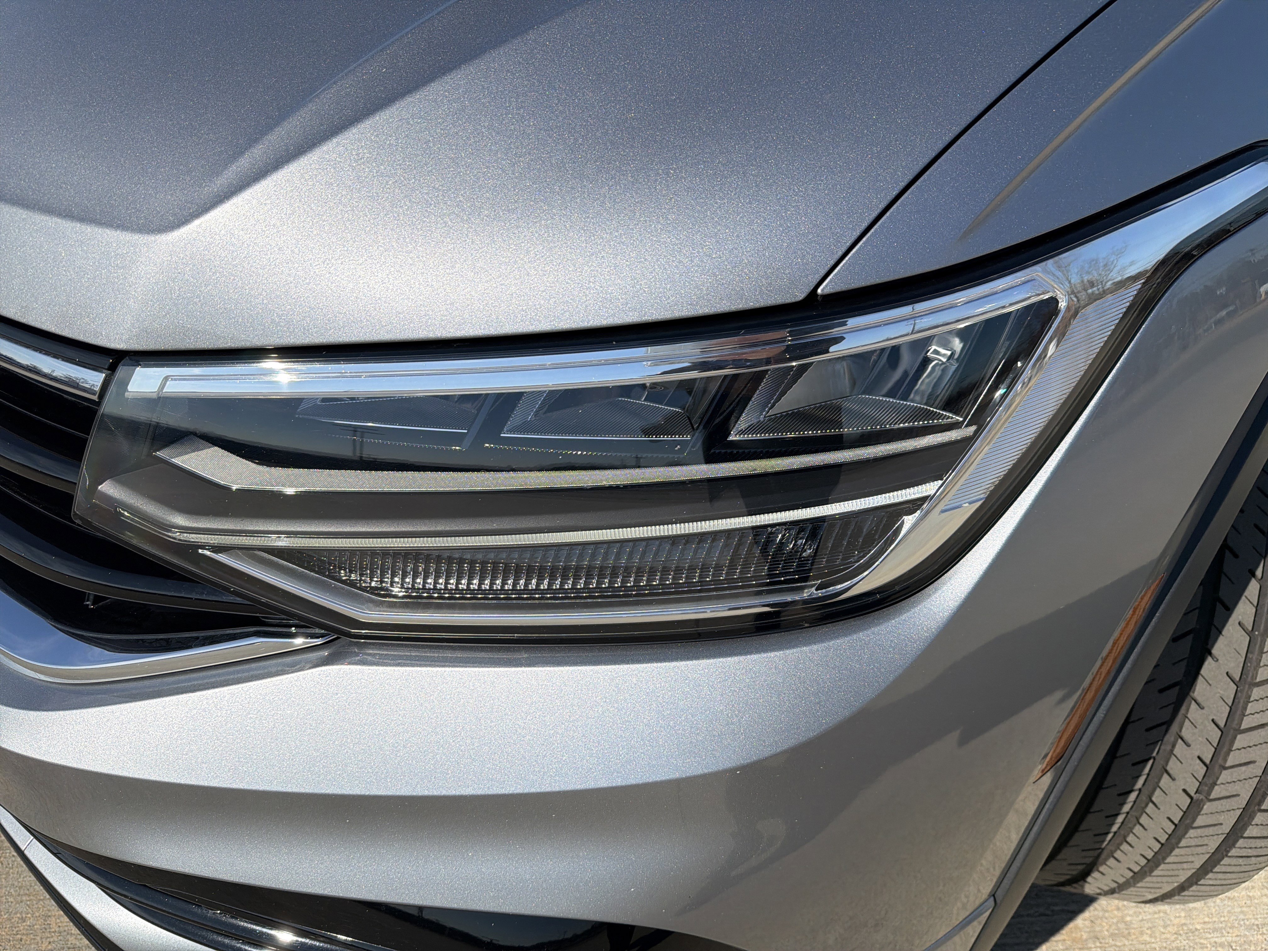 Used 2023 Volkswagen Tiguan SE R-Line image 6