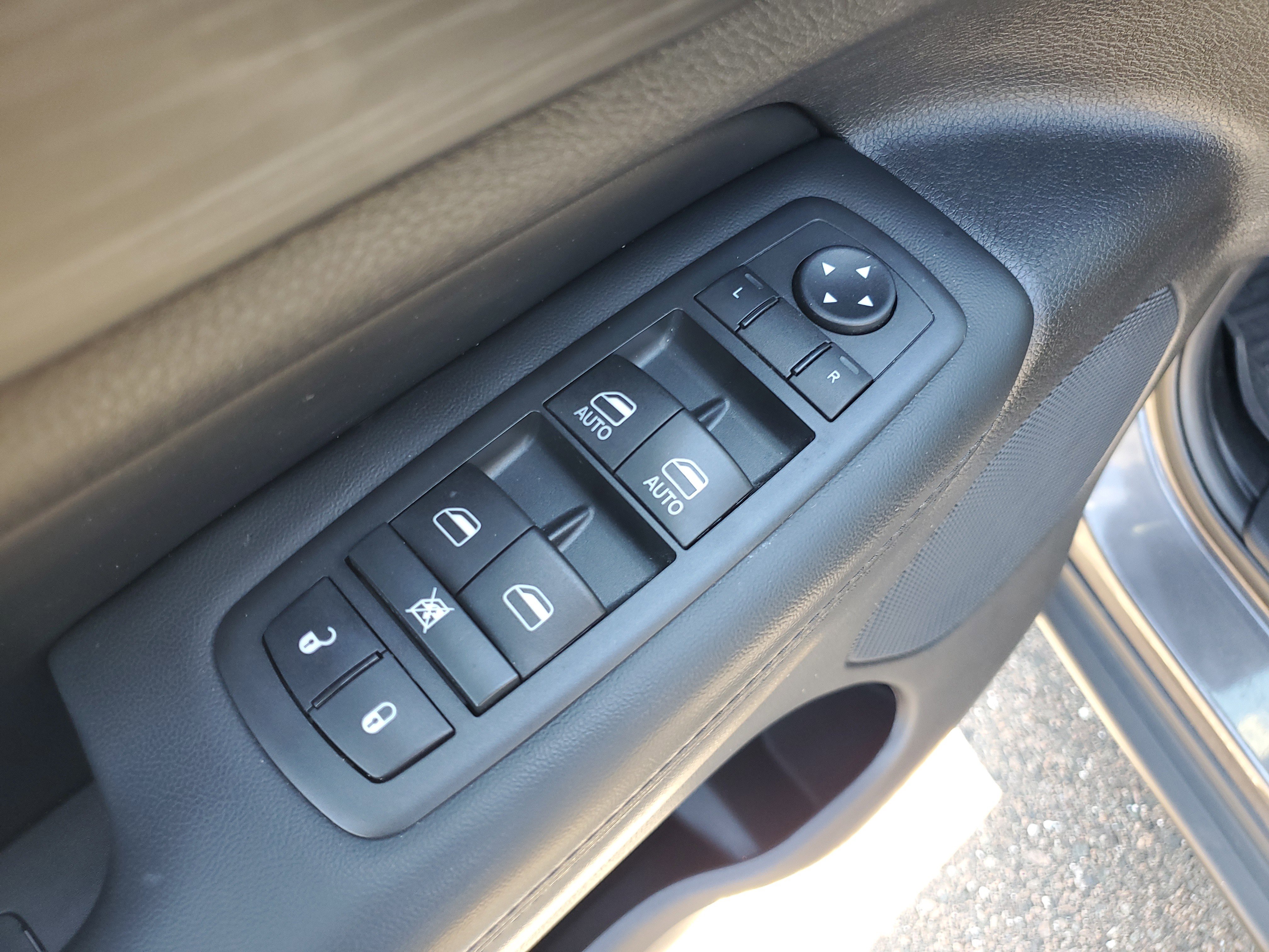 Used 2020 Jeep Grand Cherokee Laredo w/ Laredo X Package image 25