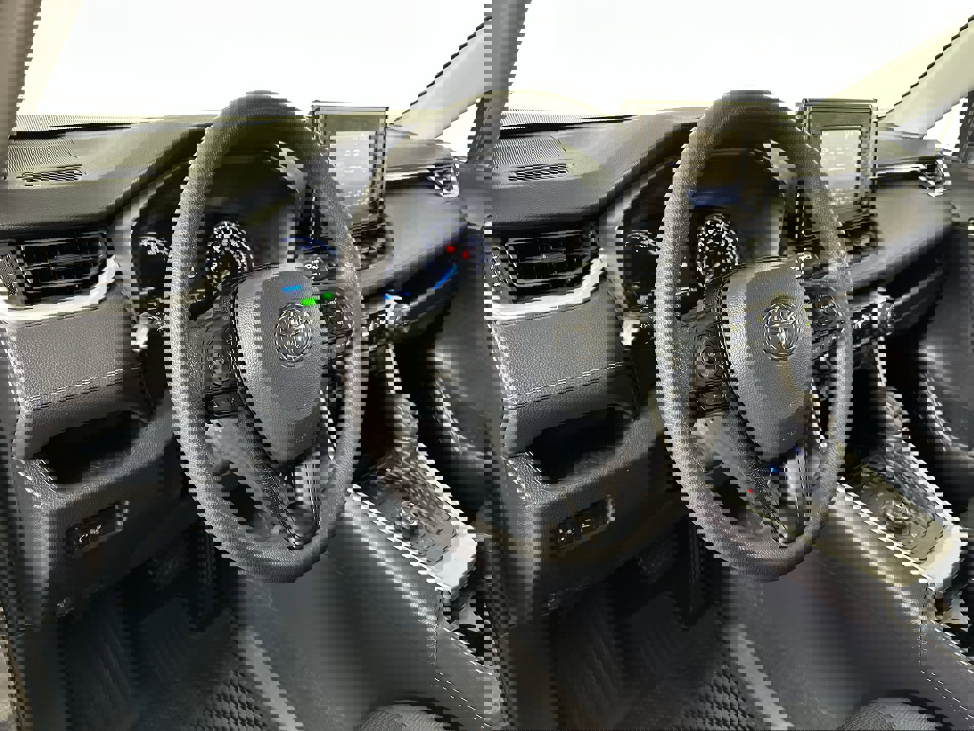 Used 2021 Toyota RAV4 LE image 46