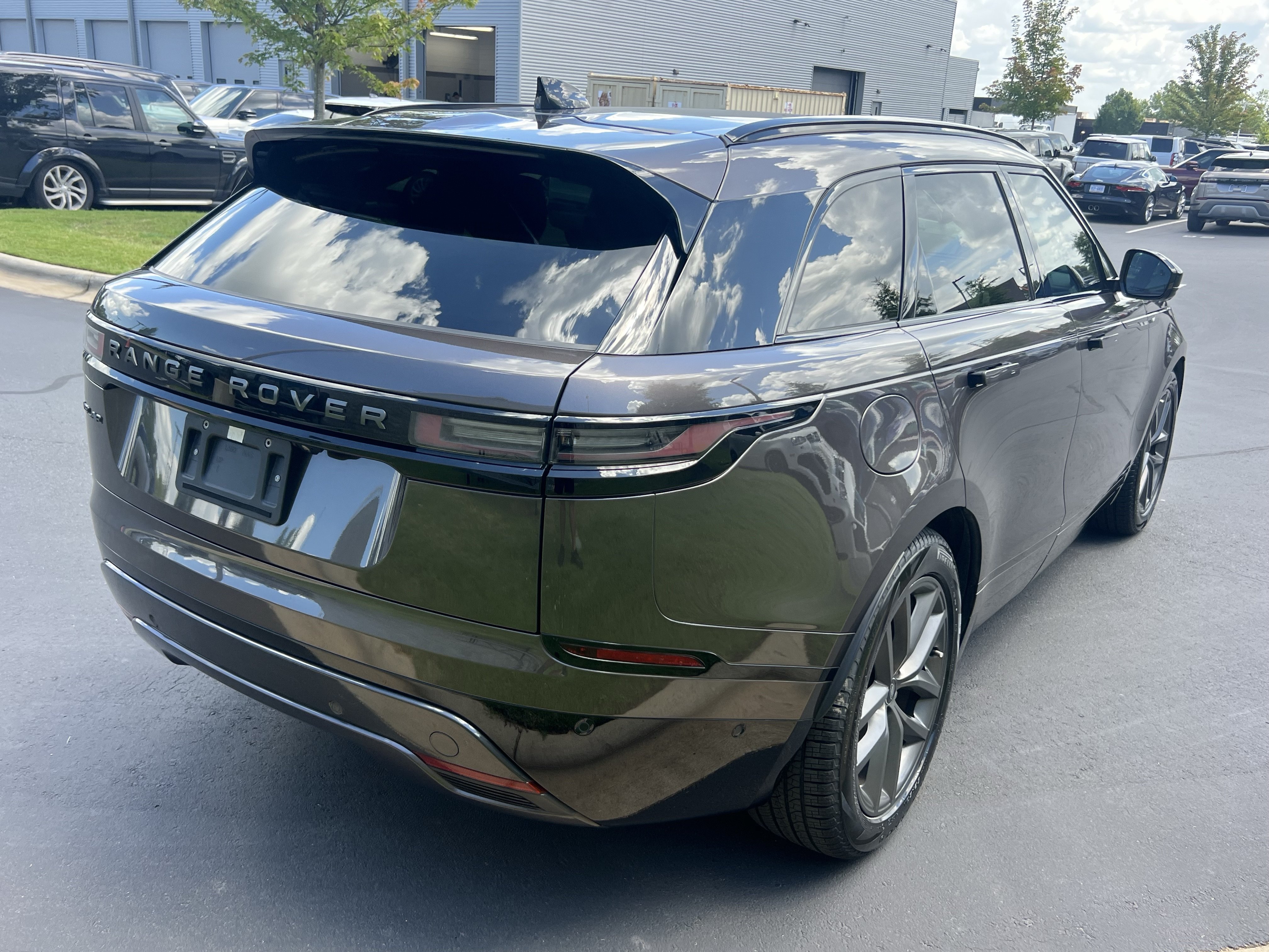Certified 2026 Land Rover Range Rover Velar Dynamic SE AWD/4WD image 7