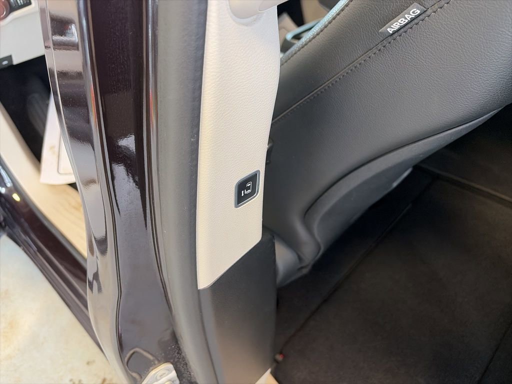 Used 2017 Chrysler Pacifica Touring-L image 12