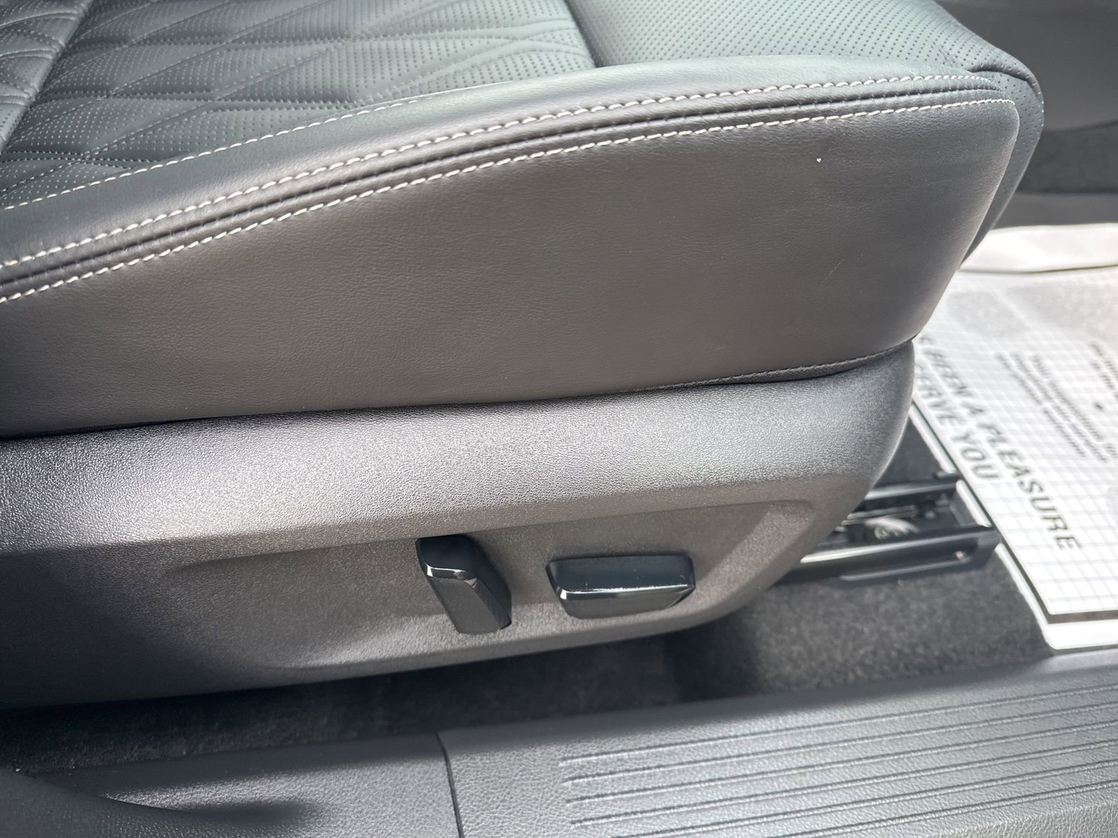 Used 2024 Nissan Rogue Platinum image 34