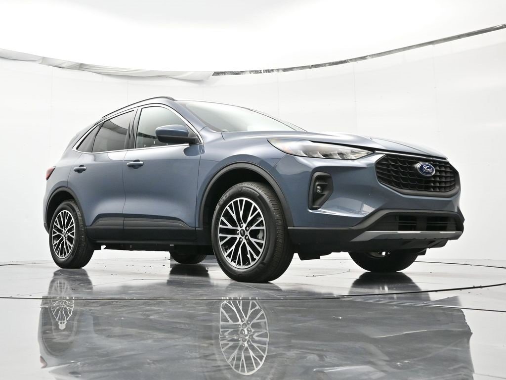 Certified 2025 Ford Escape SE w/ Class II Trailer Tow Package image 38