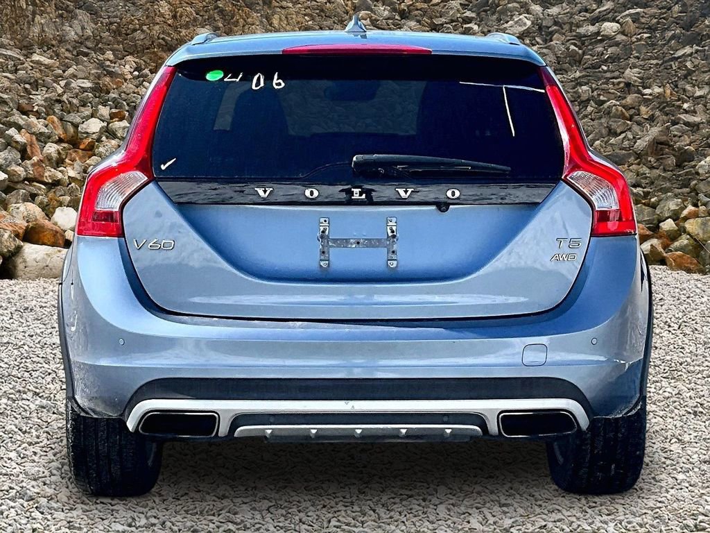 Used 2018 Volvo V60 T5 Cross Country w/ Convenience Package image 4