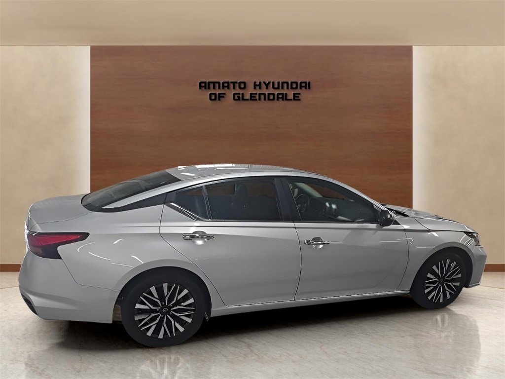 Used 2024 Nissan Altima 2.5 SV image 7