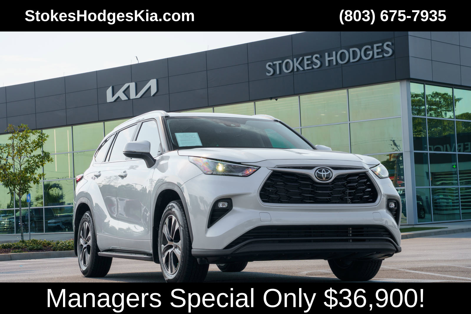 Used 2023 Toyota Highlander XLE FWD image 1
