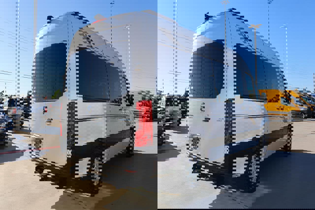 Used 2019 Mercedes-Benz Sprinter 2500 image 5