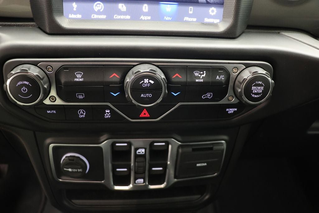 Used 2022 Jeep Wrangler Unlimited Sahara AWD/4WD image 22