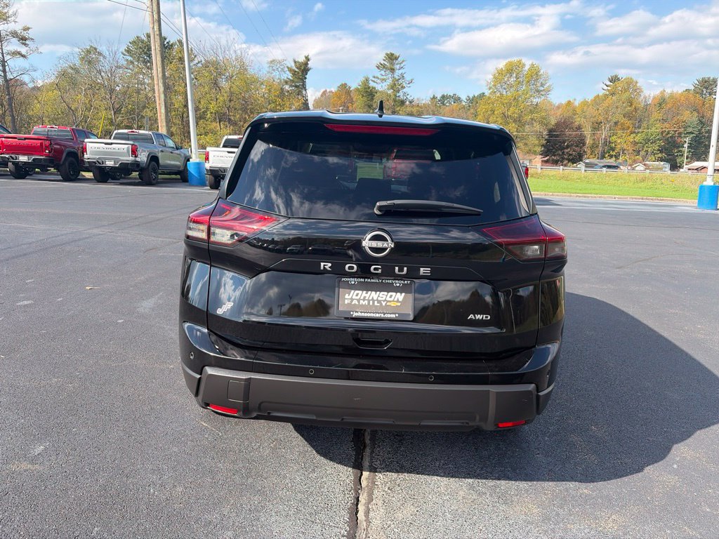 Used 2025 Nissan Rogue SV AWD/4WD image 9
