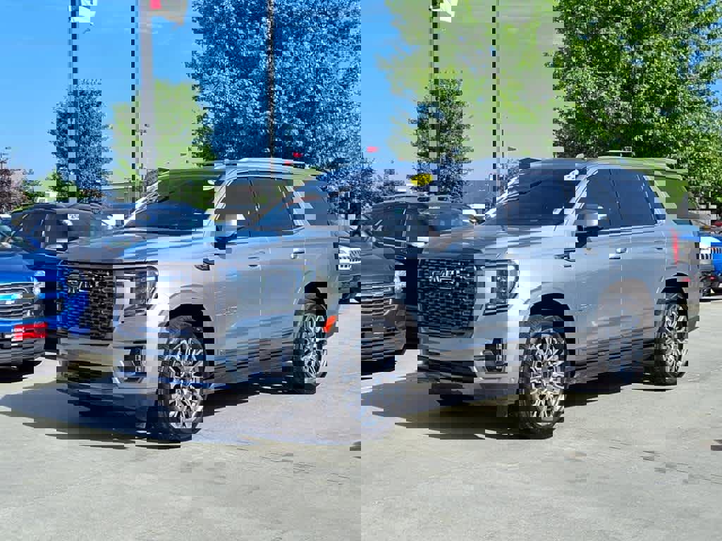 Used 2024 GMC Yukon Denali Ultimate image 1
