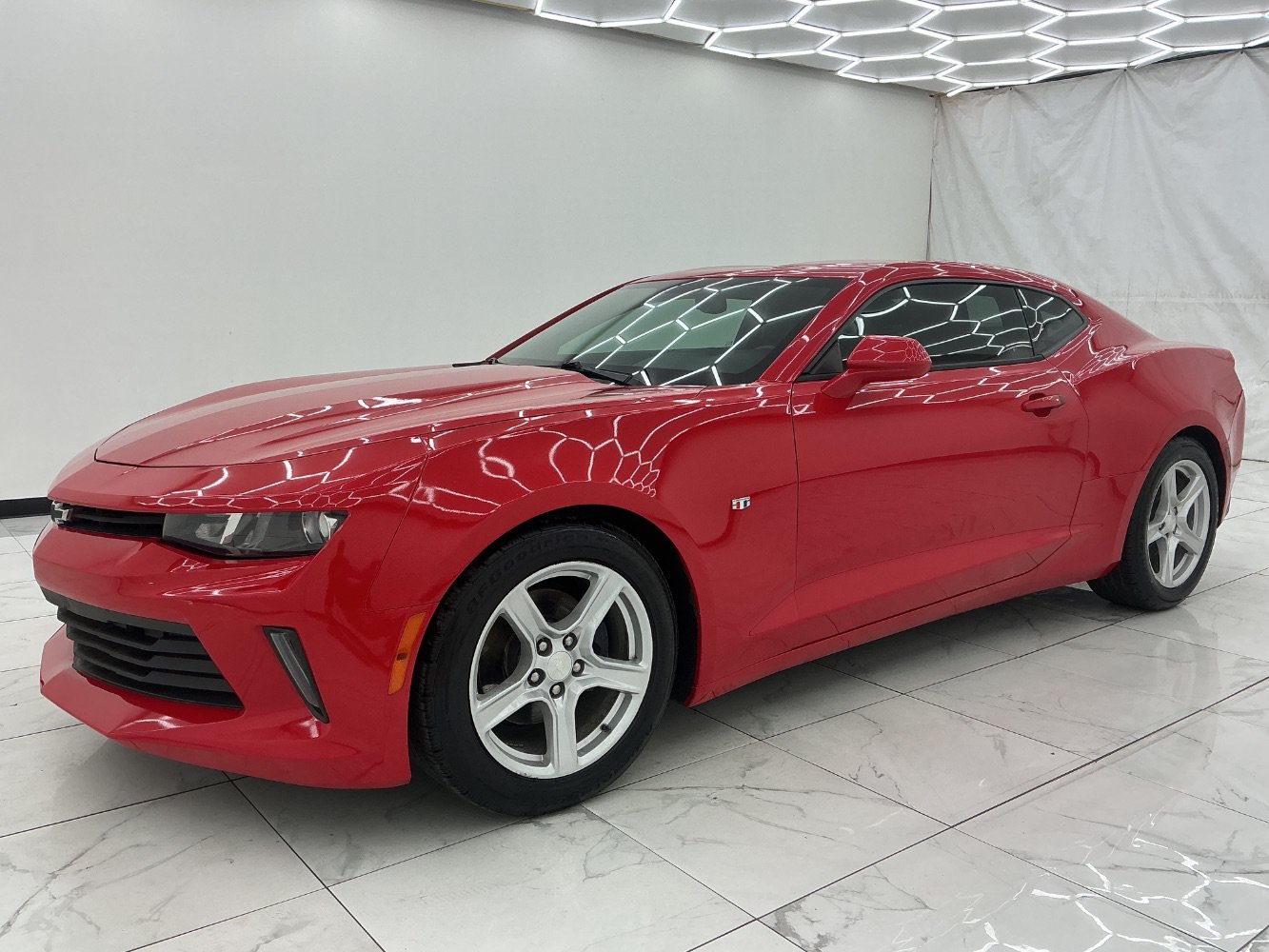 Used 2018 Chevrolet Camaro LT RWD image 6