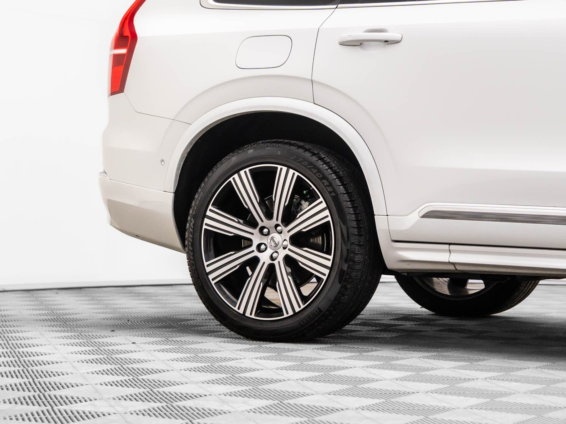 Used 2024 Volvo XC90 B6 Ultimate w/ Protection Package image 36