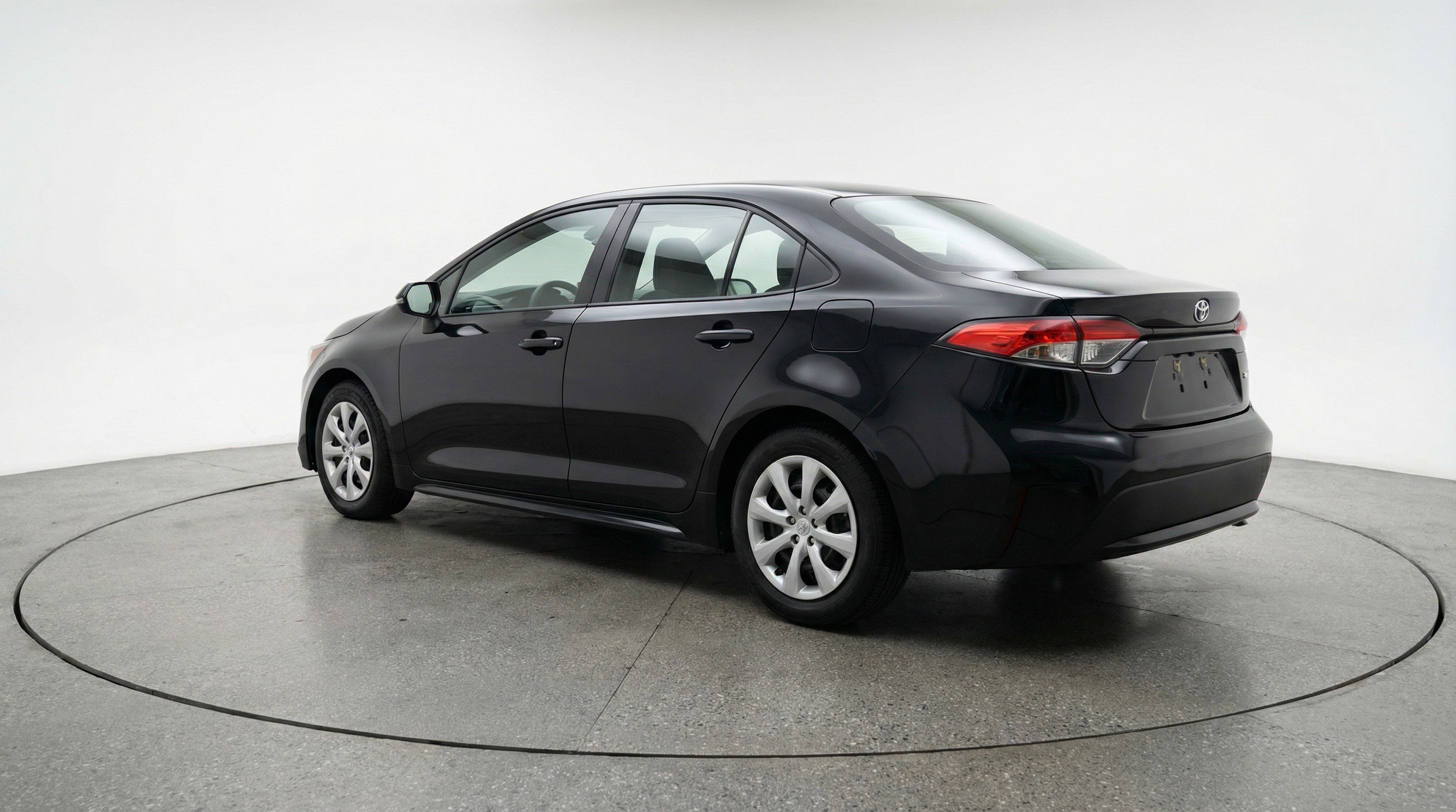 Used 2025 Toyota Corolla LE image 6