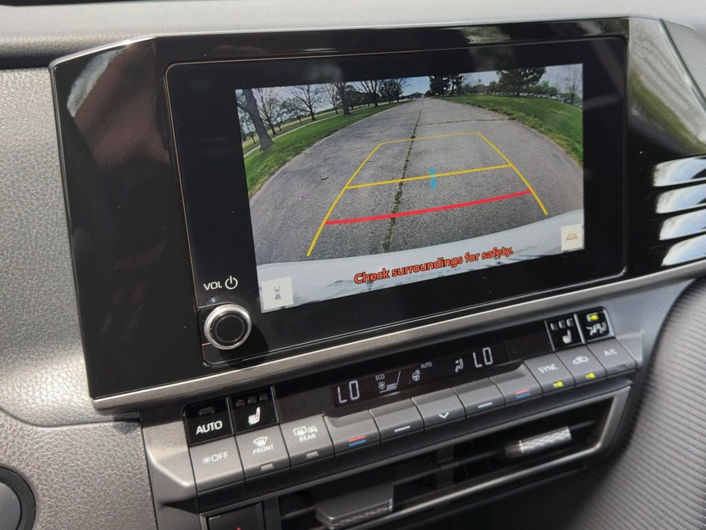 Used 2025 Toyota Camry SE w/ Convenience Package AWD/4WD image 14