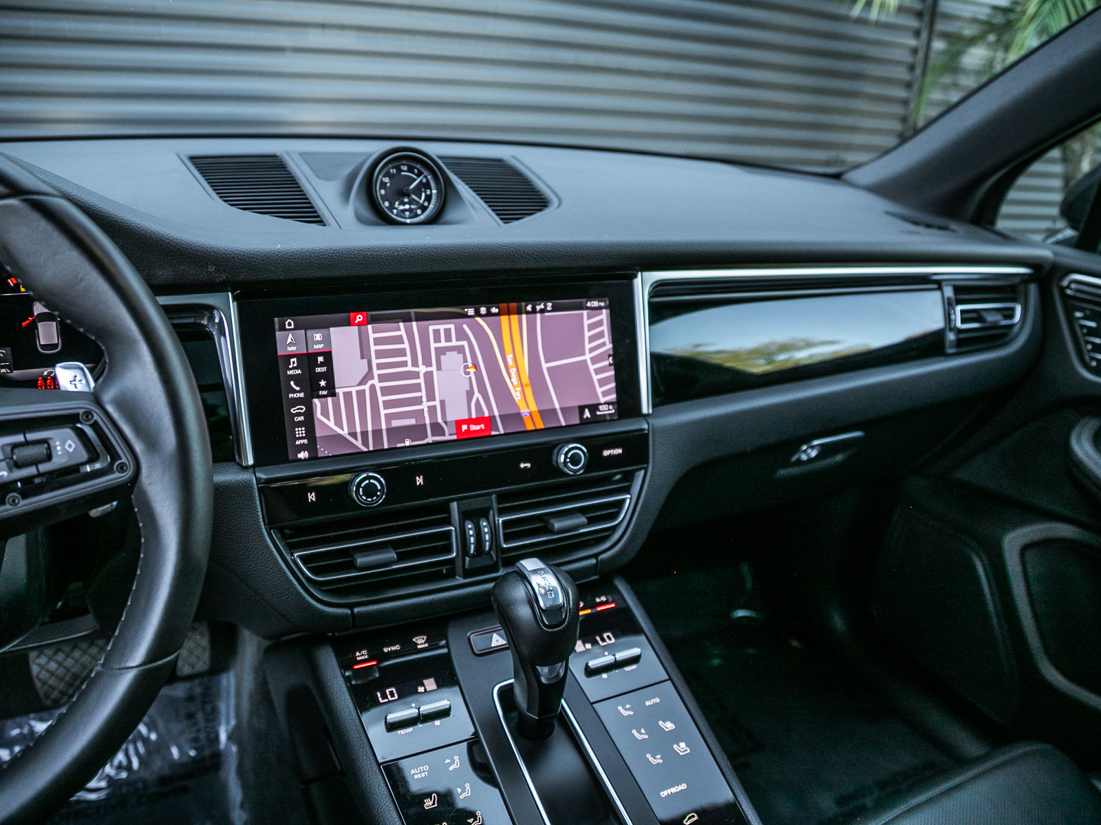Certified 2023 Porsche Macan AWD/4WD image 19