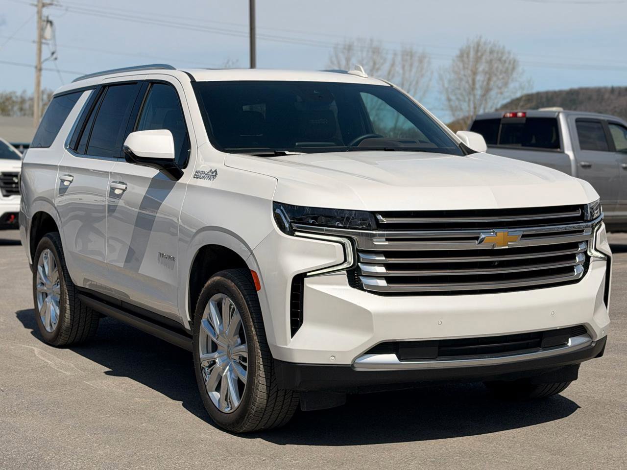Used 2024 Chevrolet Tahoe High Country AWD/4WD image 3