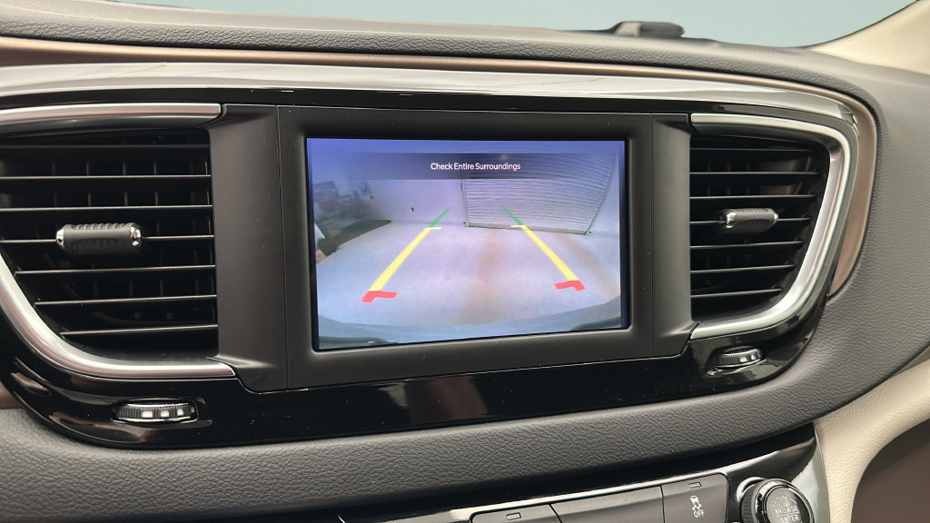 Used 2023 Chrysler Voyager LX FWD image 17