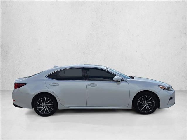 Used 2017 Lexus ES 350 w/ Luxury Package FWD image 4