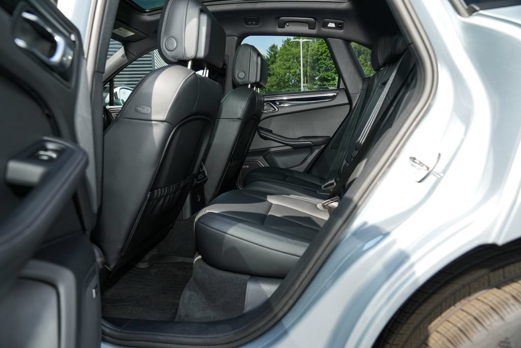 Certified 2026 Porsche Macan AWD/4WD image 31