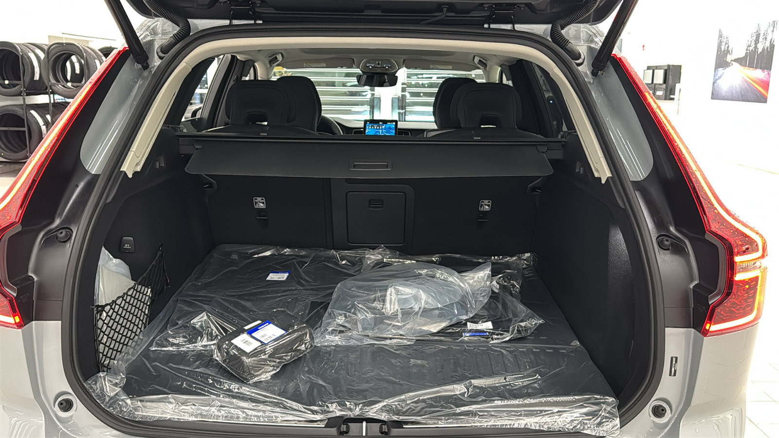 New 2027 Volvo XC60 T8 Plus AWD/4WD image 29