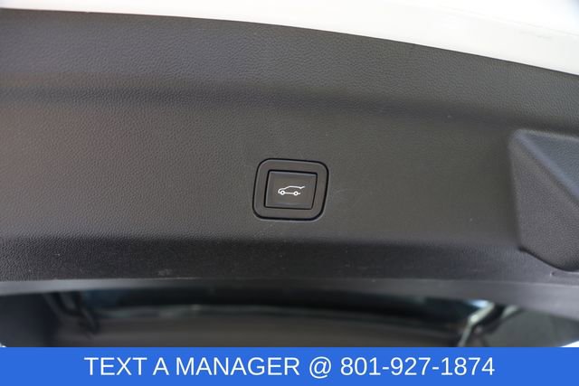 Used 2023 GMC Yukon XL AT4 w/ AT4 Premium Plus Package AWD/4WD image 17