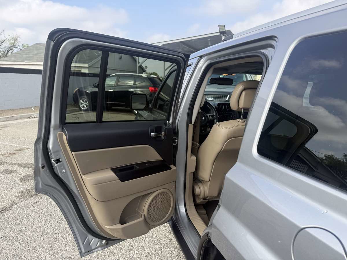 Used 2016 Jeep Patriot High Altitude image 13
